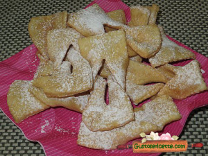 chiacchiere allo spumante, particolari e sfiziose
