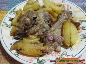 Spuntature maiale in bianco e patate, buonissime!!