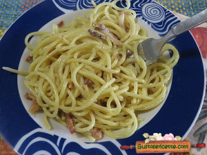 Spaghetti veloci speck e curcuma, buoni e appetitosi