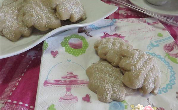 Biscotti al caffe con sparabiscotti