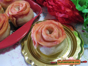 roselline di carnevale ripiene, con mele e frutti rossi