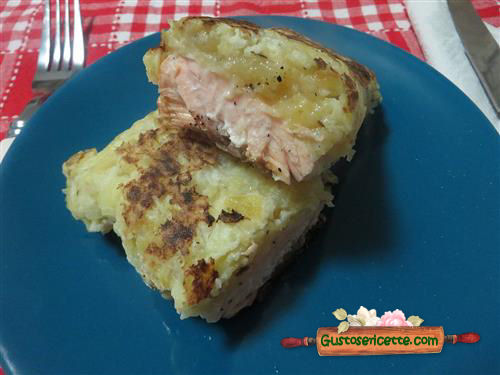 Salmone in crosta di patate