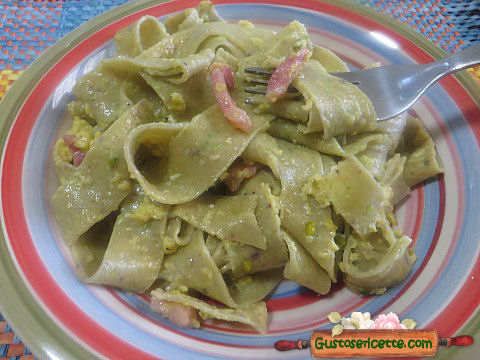 Pappardelle alla carbonara di pistacchio