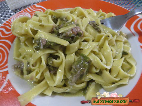 Tagliatelle asparagi e caprino