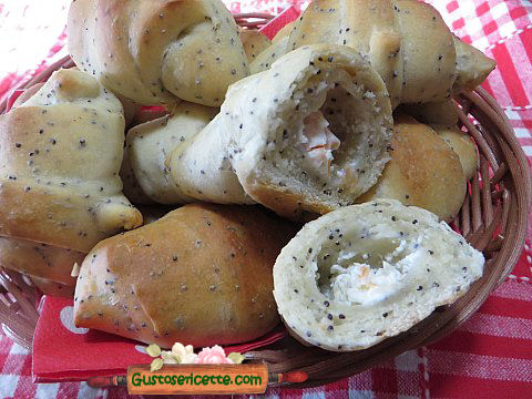 Cornetti salati salmone e robiola