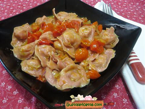 Cappelletti rape rosse patate salmone