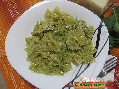 Farfalle tonno con pesto di spinaci