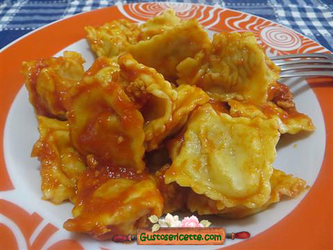 Ravioli alla zucca con prosciutto fresco