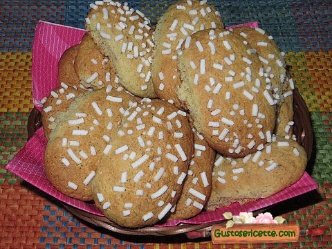 Biscotti nocciole granella zucchero