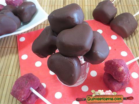 Cake pops rape rosse cioccolato bianco