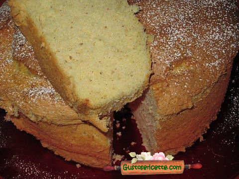 Chiffon cake limoncello e nocciole