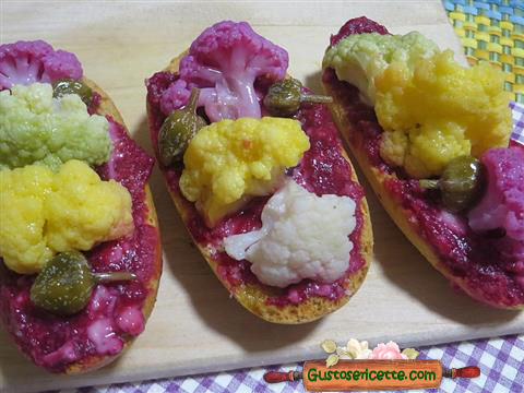 Crostini cavolfiore colorato rape rosse