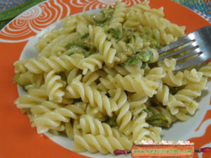 Fusilli taleggio e pesto fiori di zucca