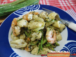 Gnocchi freddi zucchine mazzancolle e pesto