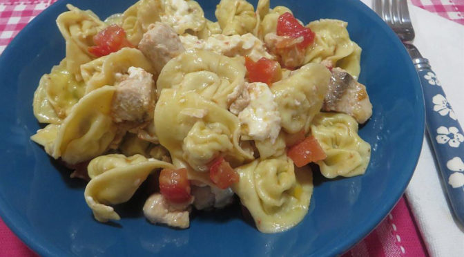 Cappelletti freddi palamita e pomodorini