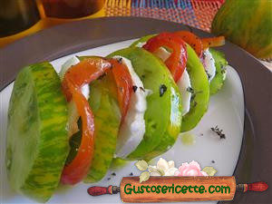 caprese pomodori verdi e peperoni arrostiti