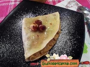 Crepes dolci feijoa e mele con nocciole al miele