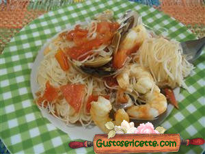 Spaghetti di riso vongole e gamberoni