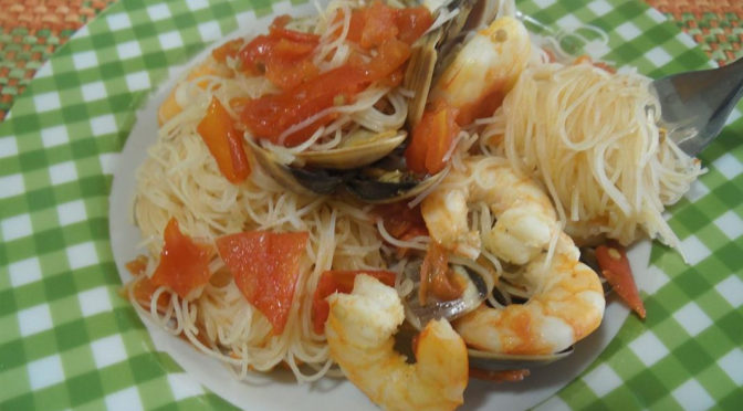 Spaghetti di riso vongole e gamberoni