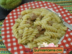 Pasta cremosa alle zucchine spinose