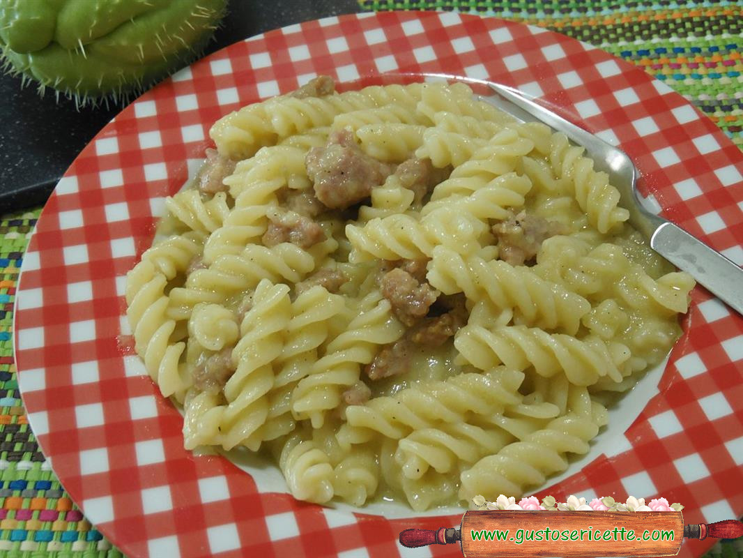 Pasta cremosa alle zucchine spinose