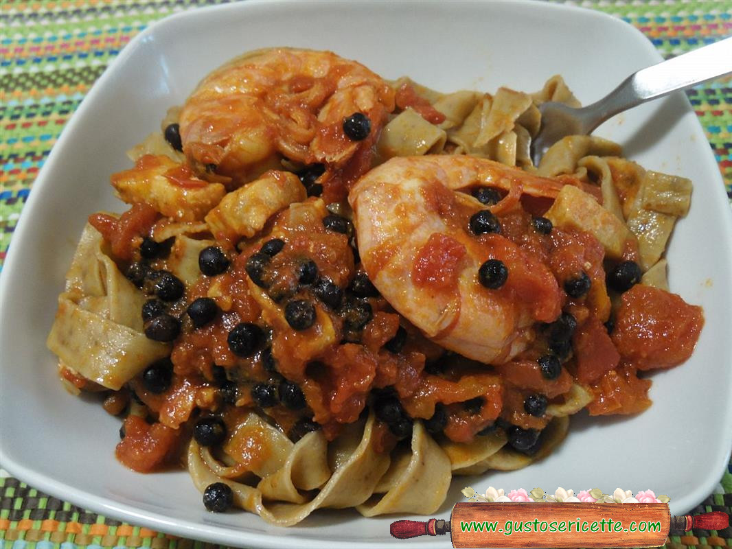 Tagliatelle ai porcini con spada gamberoni e roveja