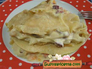 Crepes dolci alla panna crema e fragole