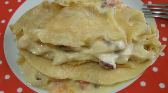 Crepes dolci alla panna crema e fragole