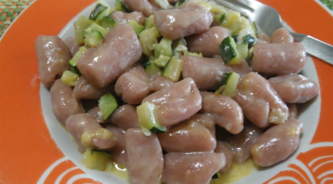 Gnocchi all acqua con rape rosse alle zucchine