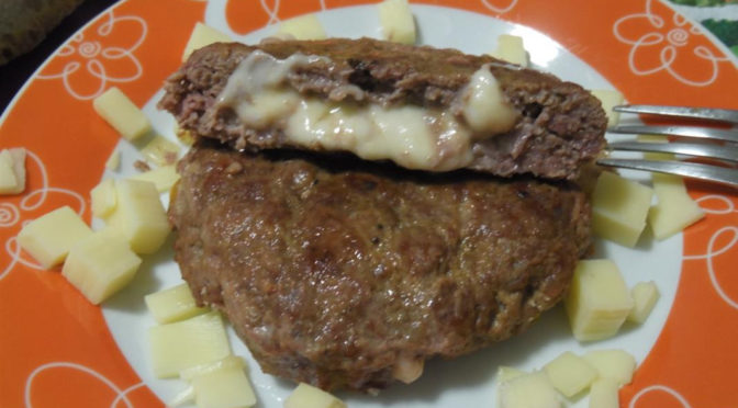 Hamburger farciti al formaggio