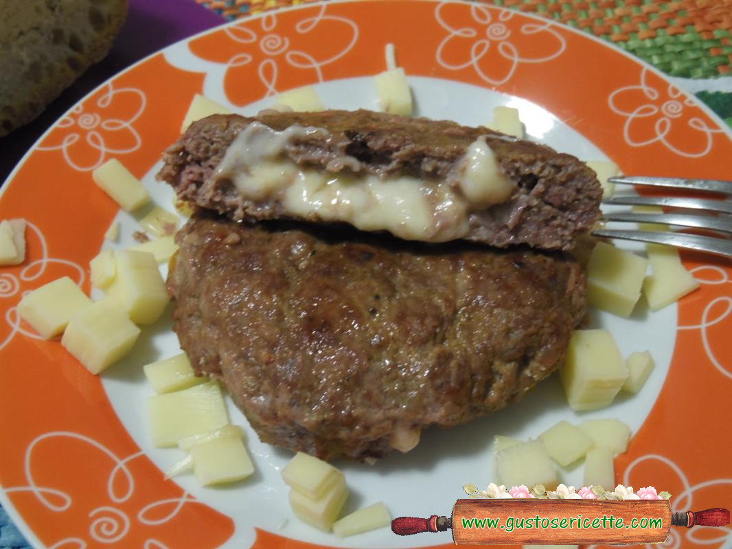 Hamburger farciti al formaggio