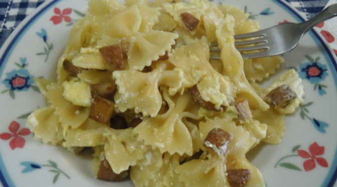 Pasta alla carbonara con patate rosse novelle