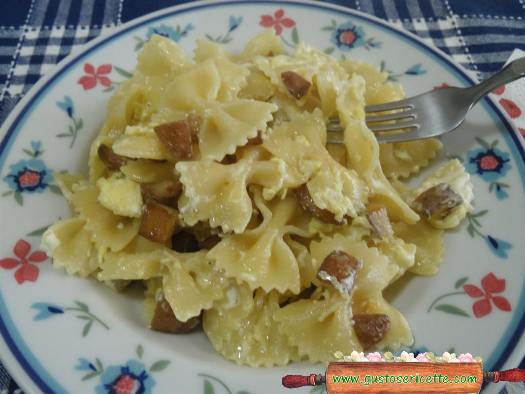 Pasta alla carbonara con patate rosse novelle