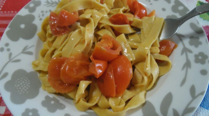 Tagliatelle con farina di lupini pomodorini  e gorgonzola