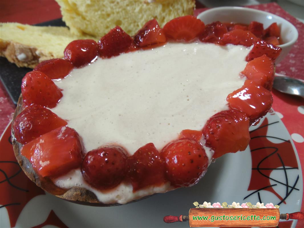 Tiramisu con colomba e fragole al brachetto