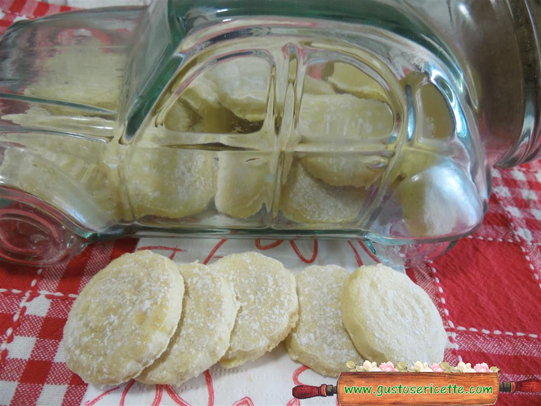 Biscotti light alla farina di miglio senza glutine