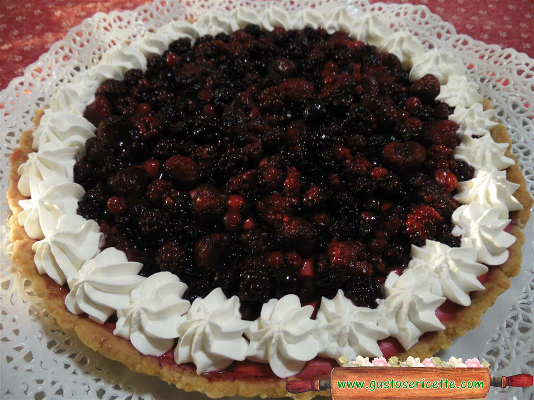 Crostata panna cotta e frutti di bosco