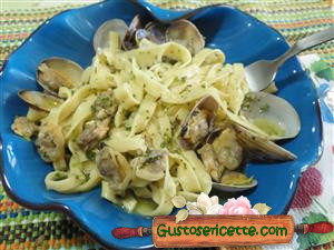 Fettuccine al kamut vongole e pesto