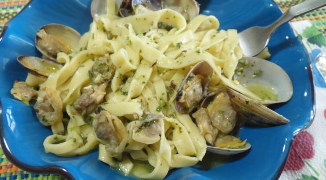 Fettuccine al kamut vongole e pesto