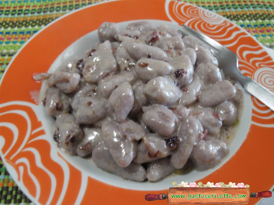 Gnocchi di patate viola al grano tritordeum e radicchio