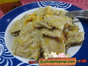 Ravioli di roveja con crema al salmone