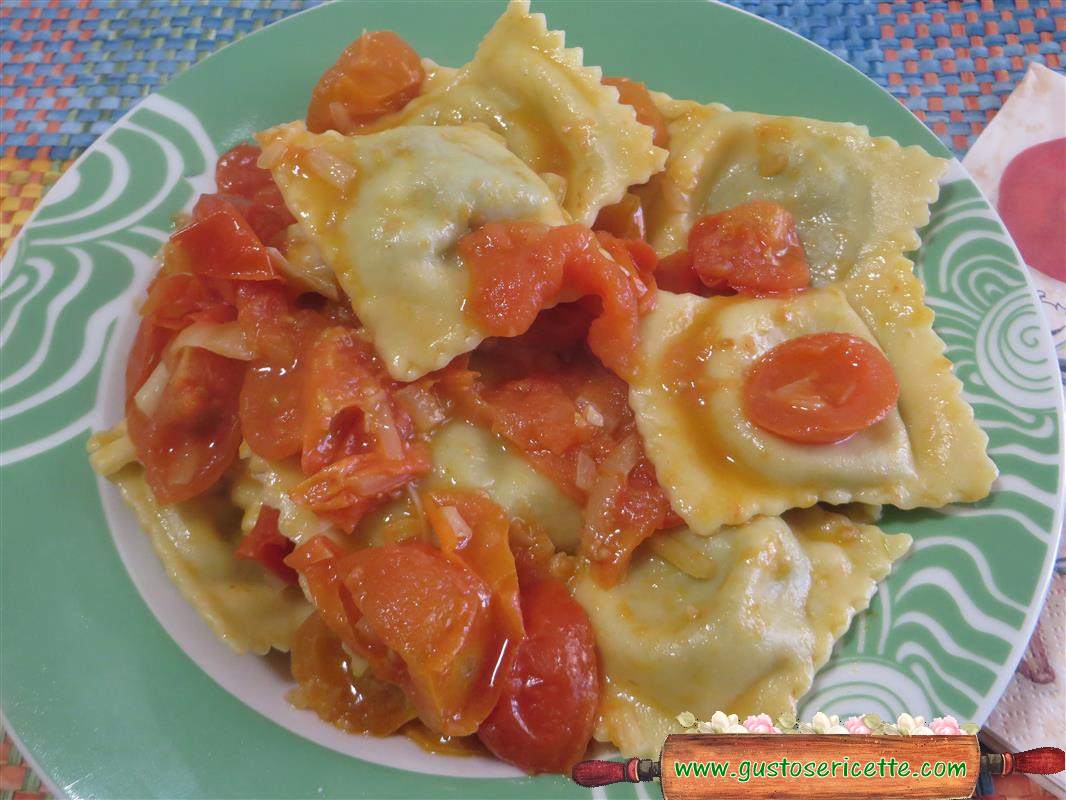 Ravioli ramoracce e pomodoro