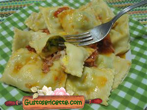 Ravioli con speck e uova di quaglia