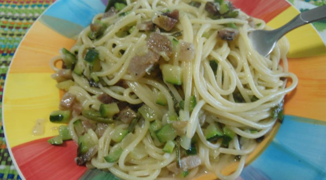 Spaghetti con asparagi zucchine e taleggio