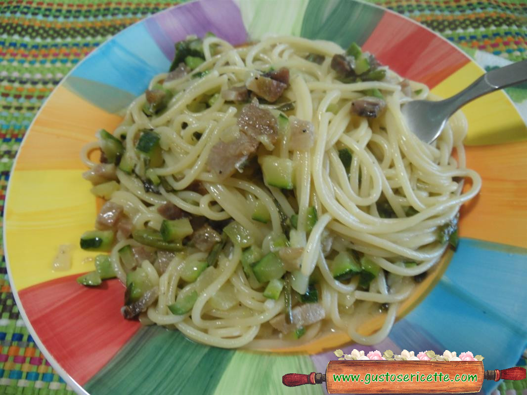 Spaghetti con asparagi zucchine e taleggio