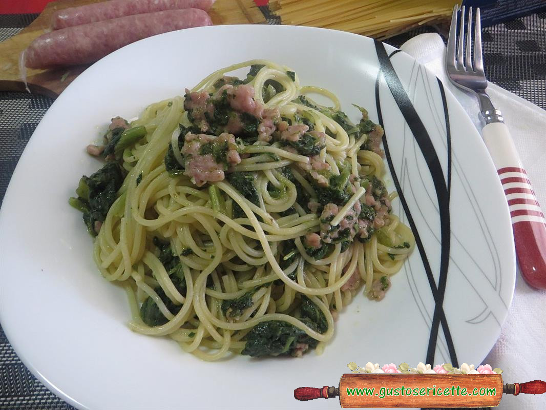 Spaghetti alla borragine con pollo e tacchino