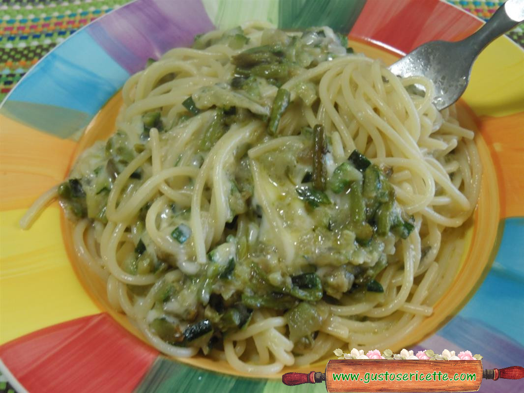 Spaghetti cremosi asparagi e zucchine