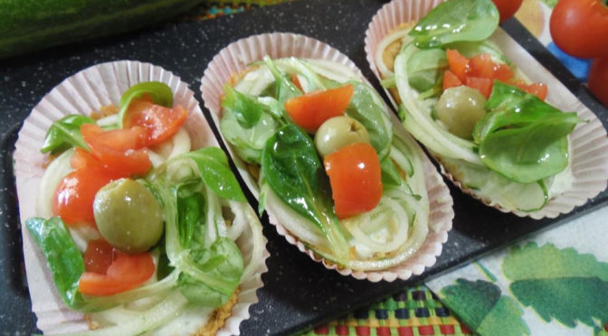 Cheesecake salati con salsa di cetrioli