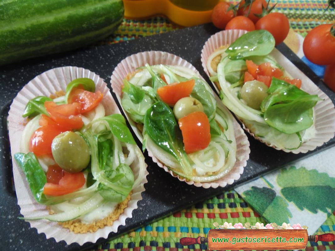 Cheesecake salati con salsa di cetrioli