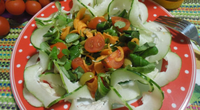 Insalata sfiziosa con cetrioli barattieri